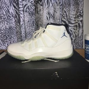 Jordan 11 Legend Blues size 12